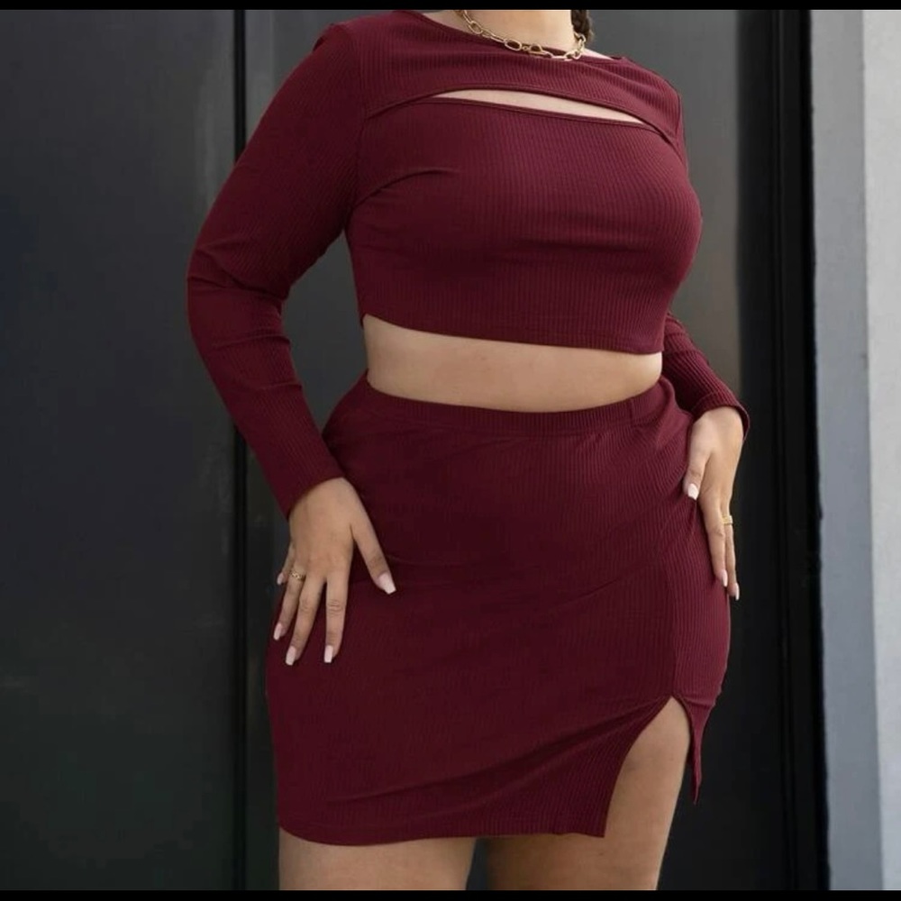 Plus sized 3x 2 piece set from SHEIN, peekaboo crop top w/matching mini skirt
